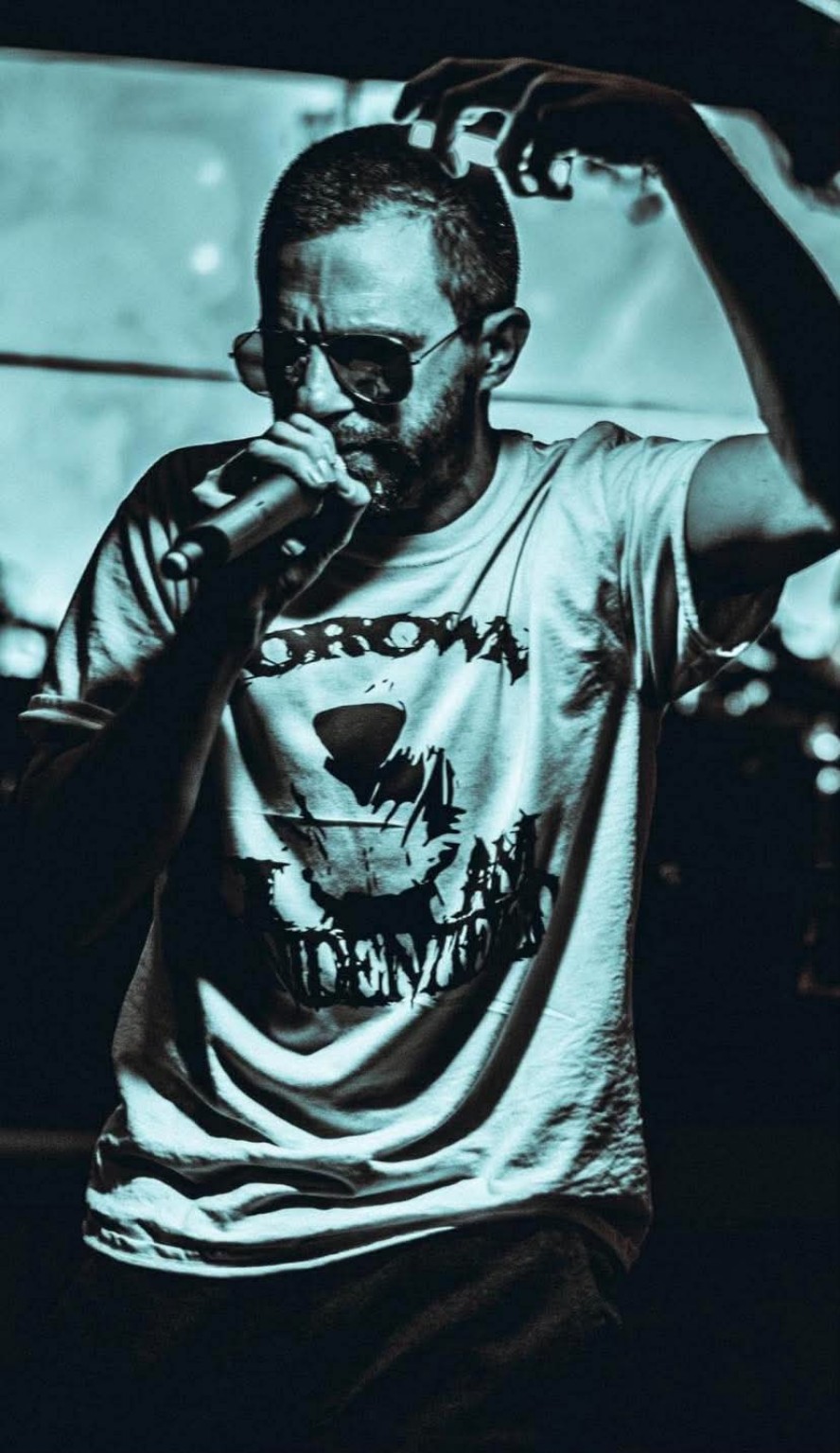 Torown performing live with a microphone